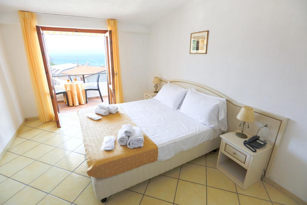 Residence Hotel Eden Palinuro Bagian luar foto