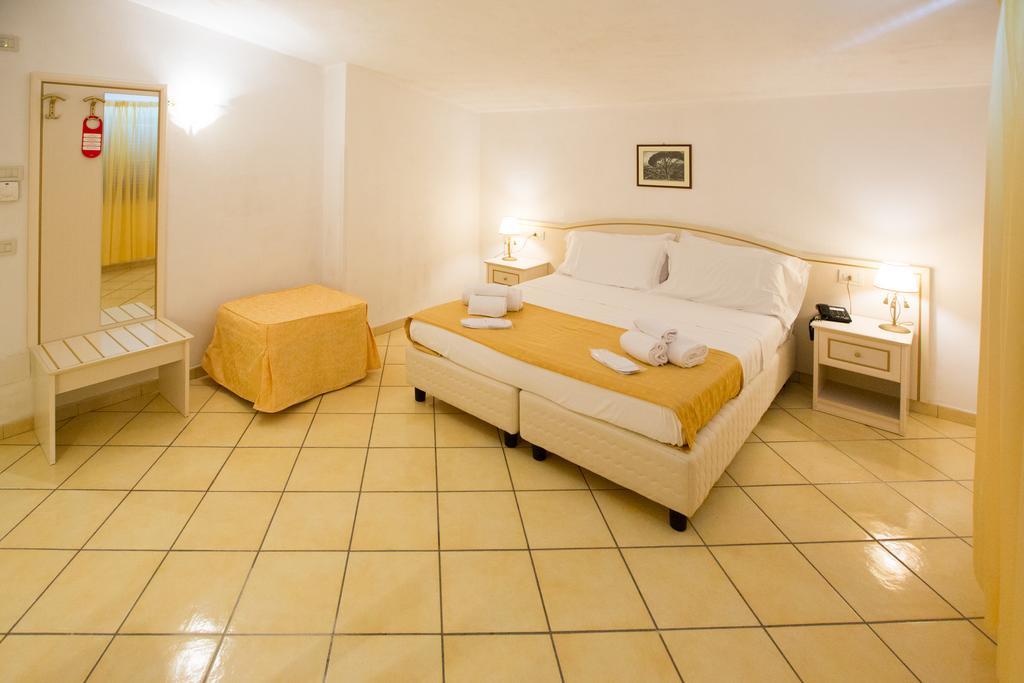 Residence Hotel Eden Palinuro Bagian luar foto