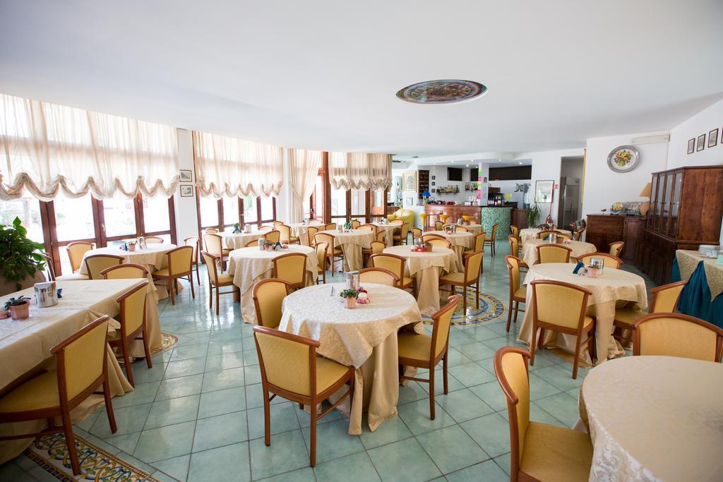 Residence Hotel Eden Palinuro Bagian luar foto