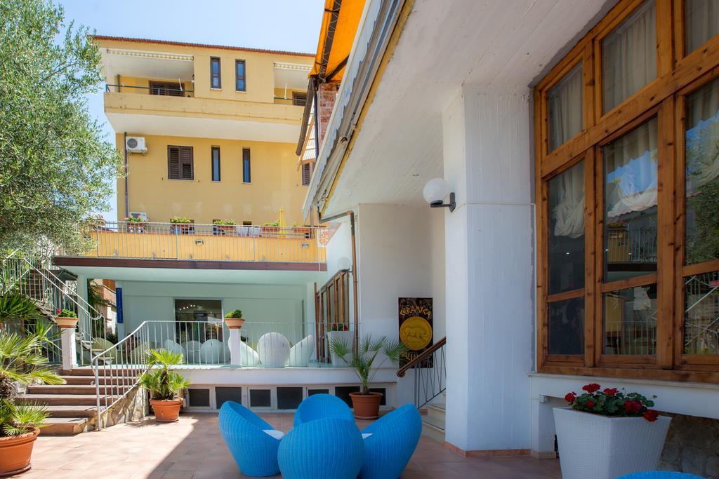Residence Hotel Eden Palinuro Bagian luar foto